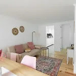 Cozy Bohemian Flat- Berry דירה ליסבון