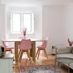 Cozy Bohemian Flat- Berry ליסבון