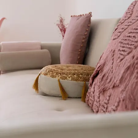 Cozy Bohemian Flat- Berry * ליסבון
