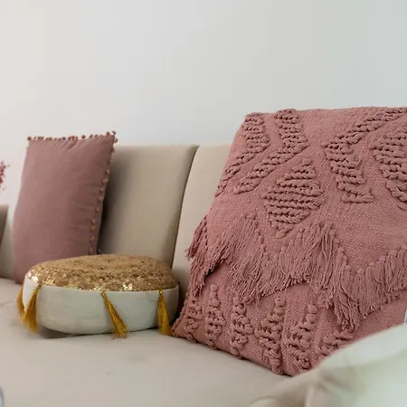 Cozy Bohemian Flat- Berry Lisboa