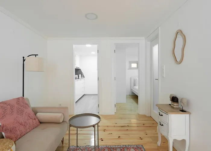 Cozy Bohemian Flat- Berry *