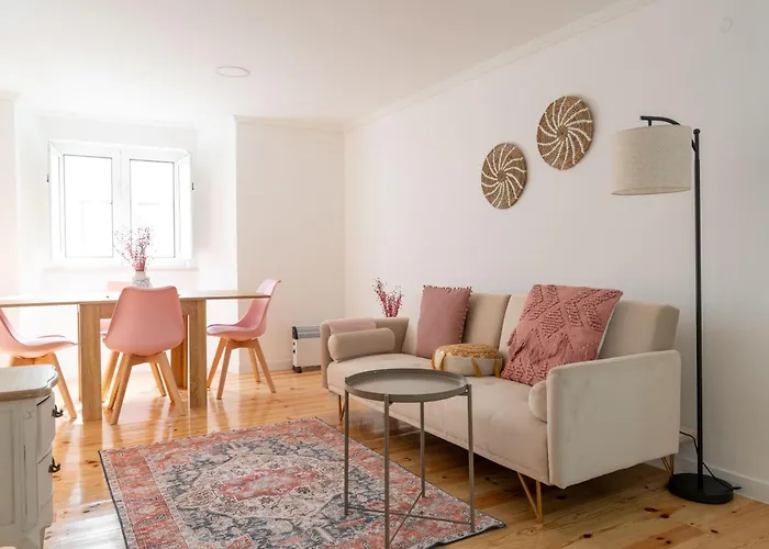 Cozy Bohemian Flat- Berry * Lisboa